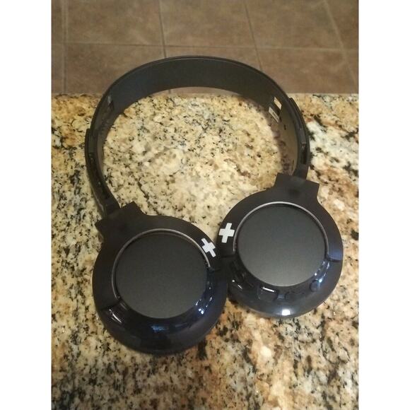 Philips Bass & Headphones Bluetooth Mic & Control Sleek on the Outside with Big - Picture 1 of 6